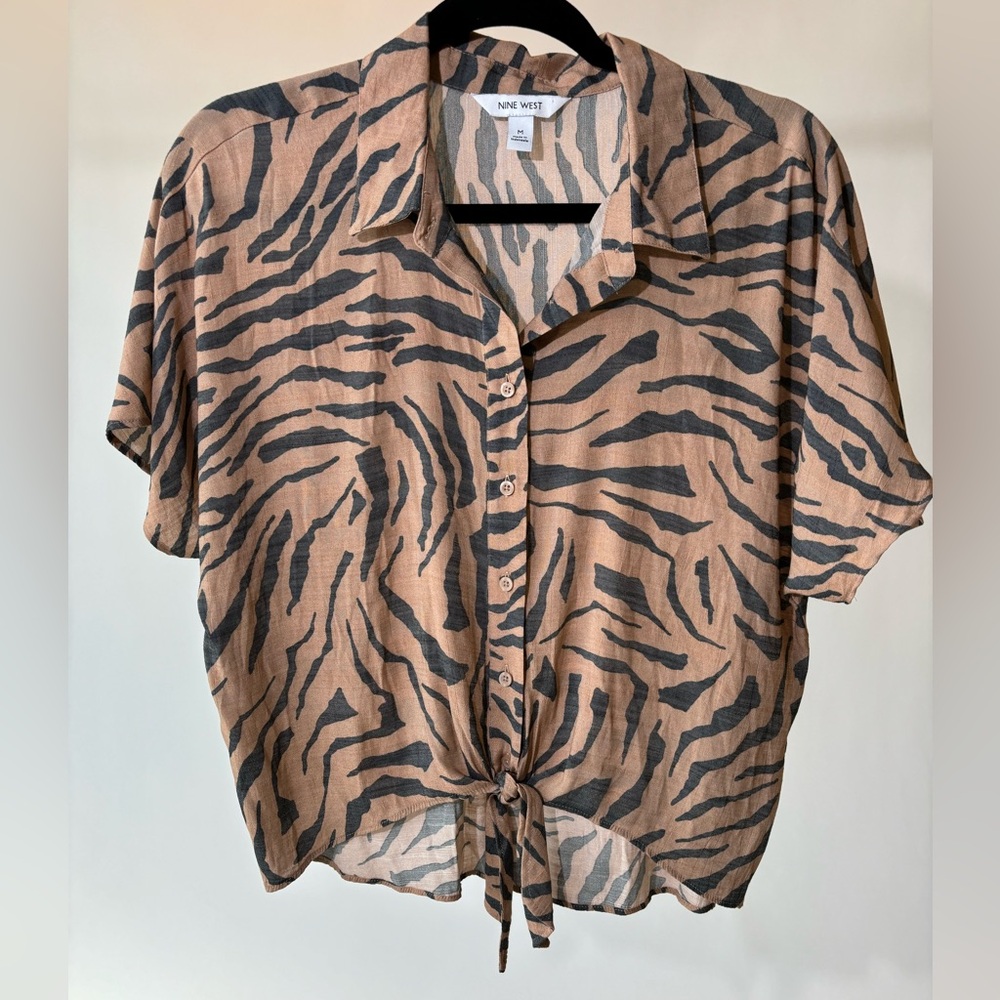 Nine West • Tiger Striped Tie-Front Short Sleeve Button-Up 🐅